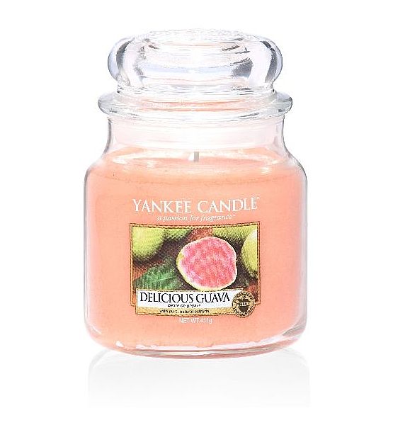 Vonná svíčka Yankee Candle Delicious Guava classic střední 411g/90hod