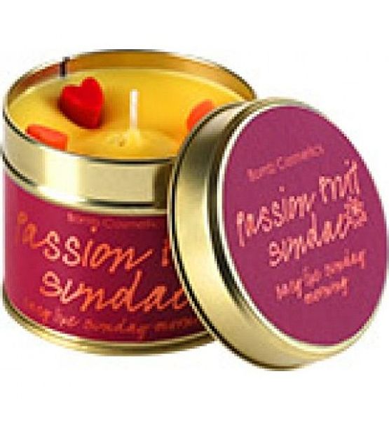 Vonná svíčka Bomb Cosmetics - Vášnivé ovoce 6,5cm/35hod