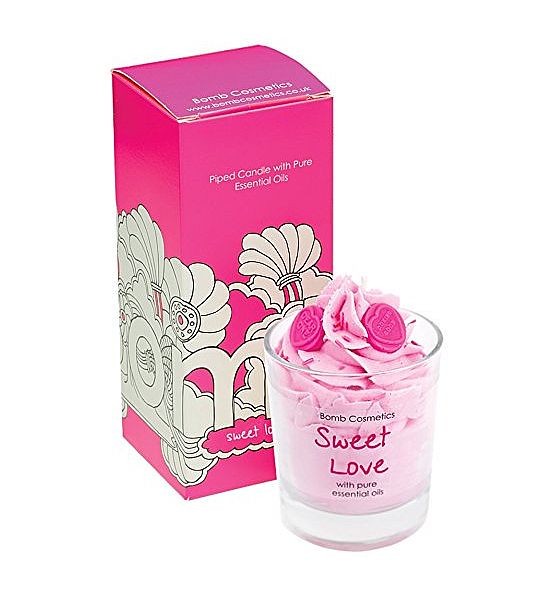 Vonná svíčka v dárkovém balení Bomb Cosmetics - Sweet Love 11x7cm/30hod