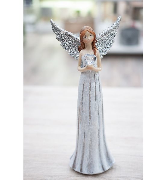 Dekorační soška anděl s malým akrylovým srdíčkem 12x7,5x28cm stříbrná křídla, polyresin