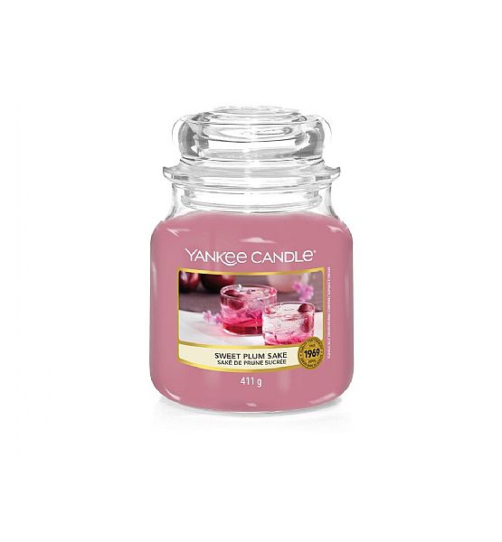 Vonná svíčka Yankee Candle Sweet Plum Sake Classic střední 411g/90hod