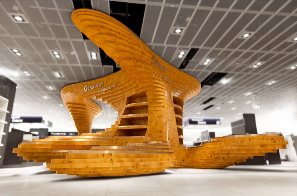 Dřevěný, organický design na frankfurtském letišti