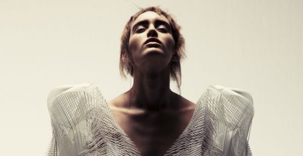 Krystalická kolekce od Iris van Herpen pro United Nude
