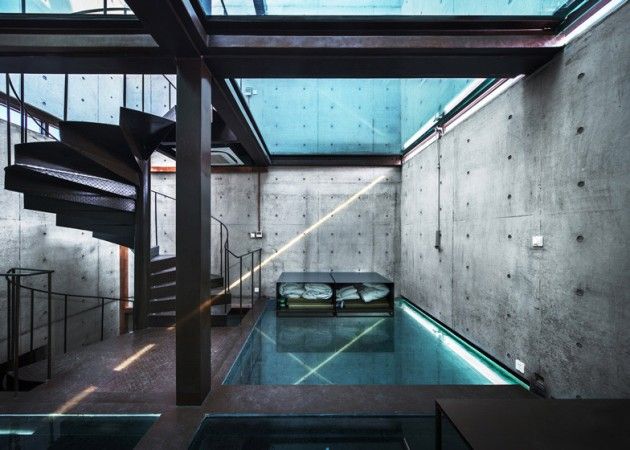 Průhledné interiéry Vertical Glass House