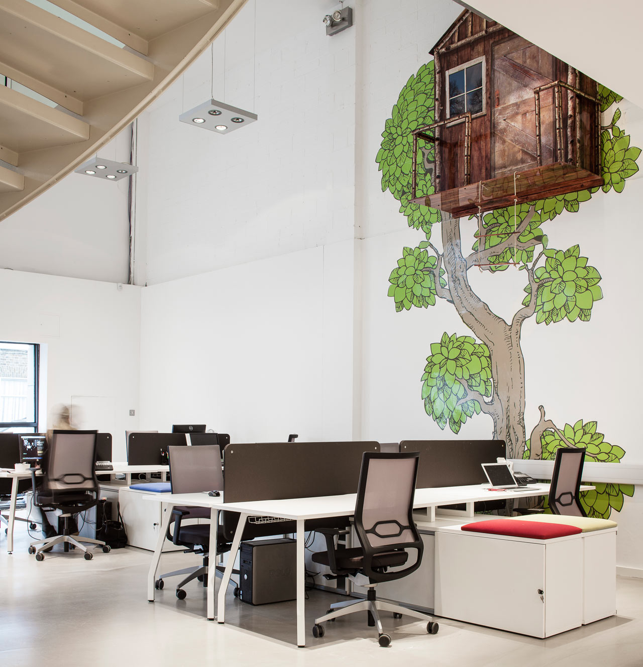 Nová kancelář VERVE má auto i stromy