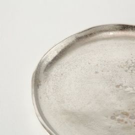 Dekorační hliníkový talíř Boltze Flaire stříbrný, průměr 26 cm (cena za ks)