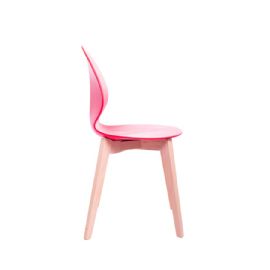Židle červená - dřevěné nohy