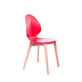 Židle červená - dřevěné nohy