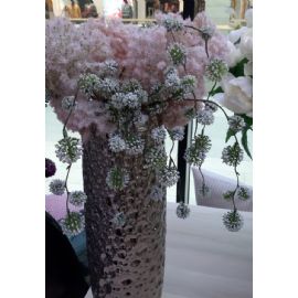 Dekorační zimní umělá květina větev s kuličkami 92cm, zamrzlá